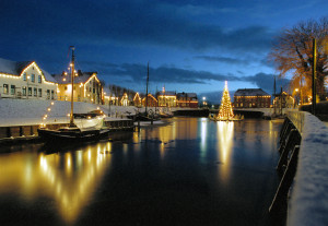 © NordseeUrlaubbuchen Der Historische Hafen von Carolinensiel im Winter 2002