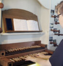 Der 14 Jahre alte Paul spielt in der Deichkirche zu Gunsten den DGzRS