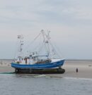 Seenotretter befreien festgekommenen Fischkutter vor Mellum