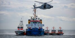Seenotretter trainieren vor Wilhelmshaven den Ernstfall